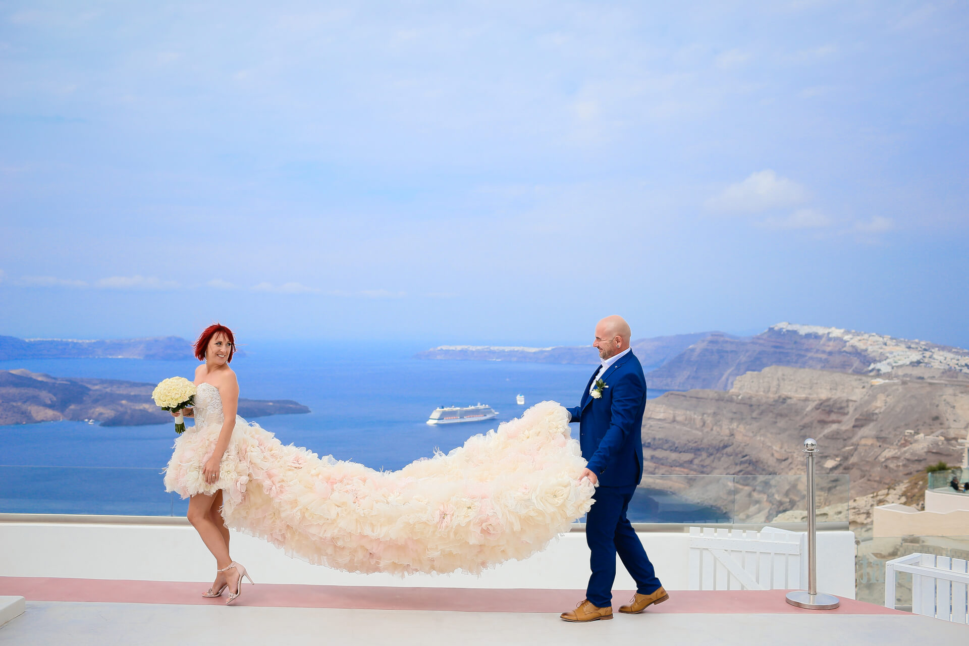 Caldera View - Happy Couple - Santorini Gem