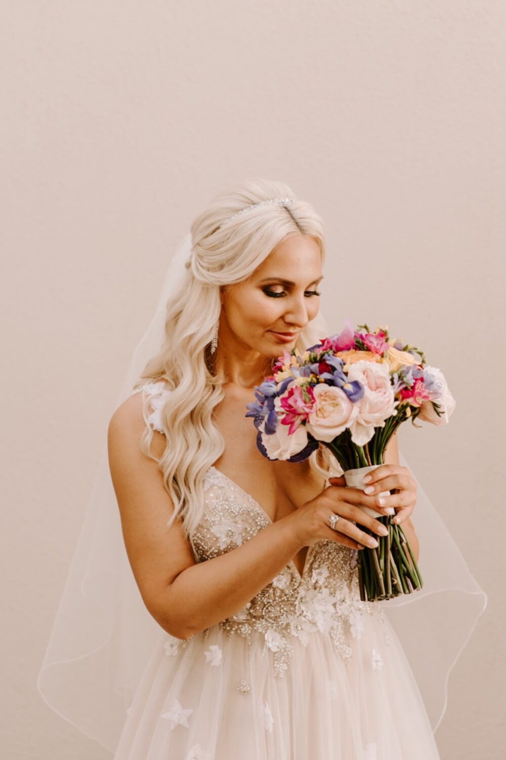 ethnic-destination-wedding-santorini-phosart-photographergreece-Bride-photography-flower-getting-ready-shots-wedding_dress