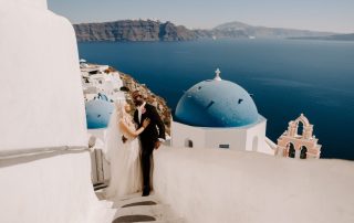 ethnic-destination-wedding-santorini-phosart-photographergreece-greek-island-blue-sea-aegean-Bride-and-groom-couple-photography-blue-domes-oia-love-1