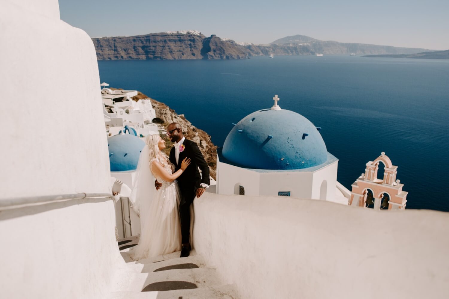 ethnic-destination-wedding-santorini-phosart-photographergreece-greek-island-blue-sea-aegean-Bride-and-groom-couple-photography-blue-domes-oia-love-1